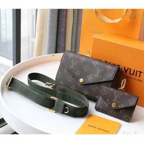 2102SH0012 LV Bags 0731